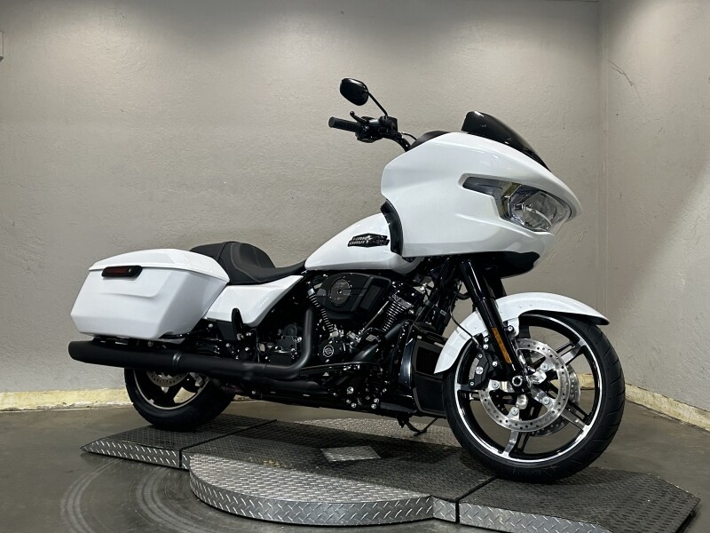 Harley-Davidson Road Glide 2025 FLTRX 84641437 WHITE ONYX PRL - Photo 2