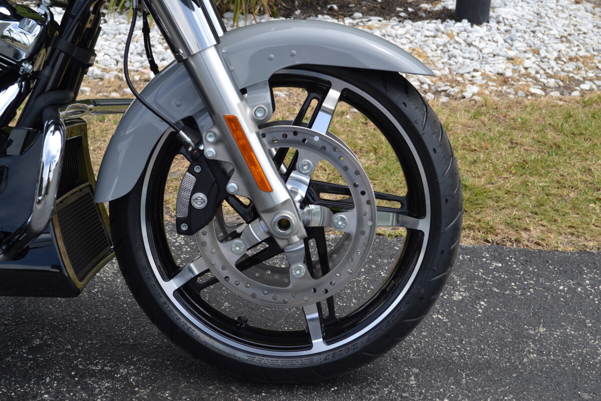 2025 Harley-Davidson Street Glide - FLHX - Photo 2