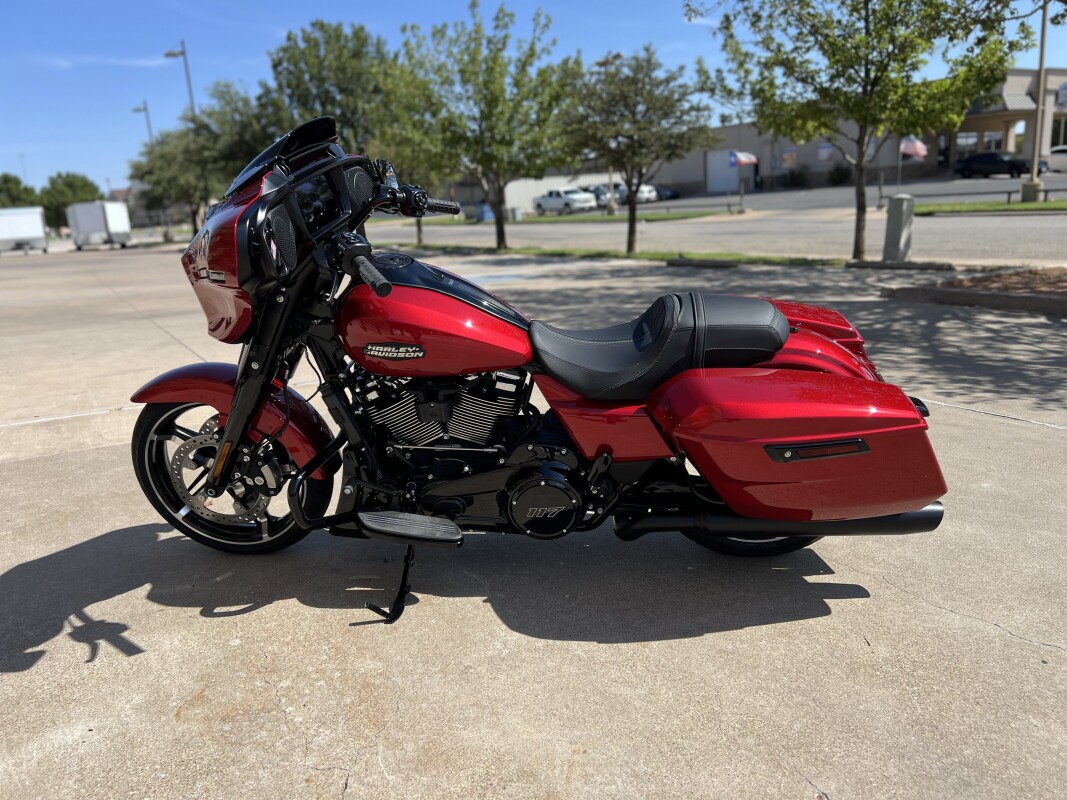 2025 Harley-Davidson Street Glide Brilliant Red - Black Finish - Photo 5