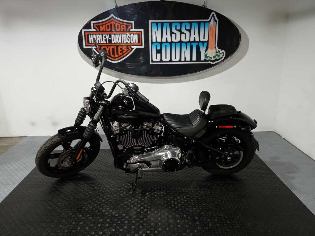 2025 Harley-Davidson Street Bob - Vivid Black w/Cast Wheels - Photo 3