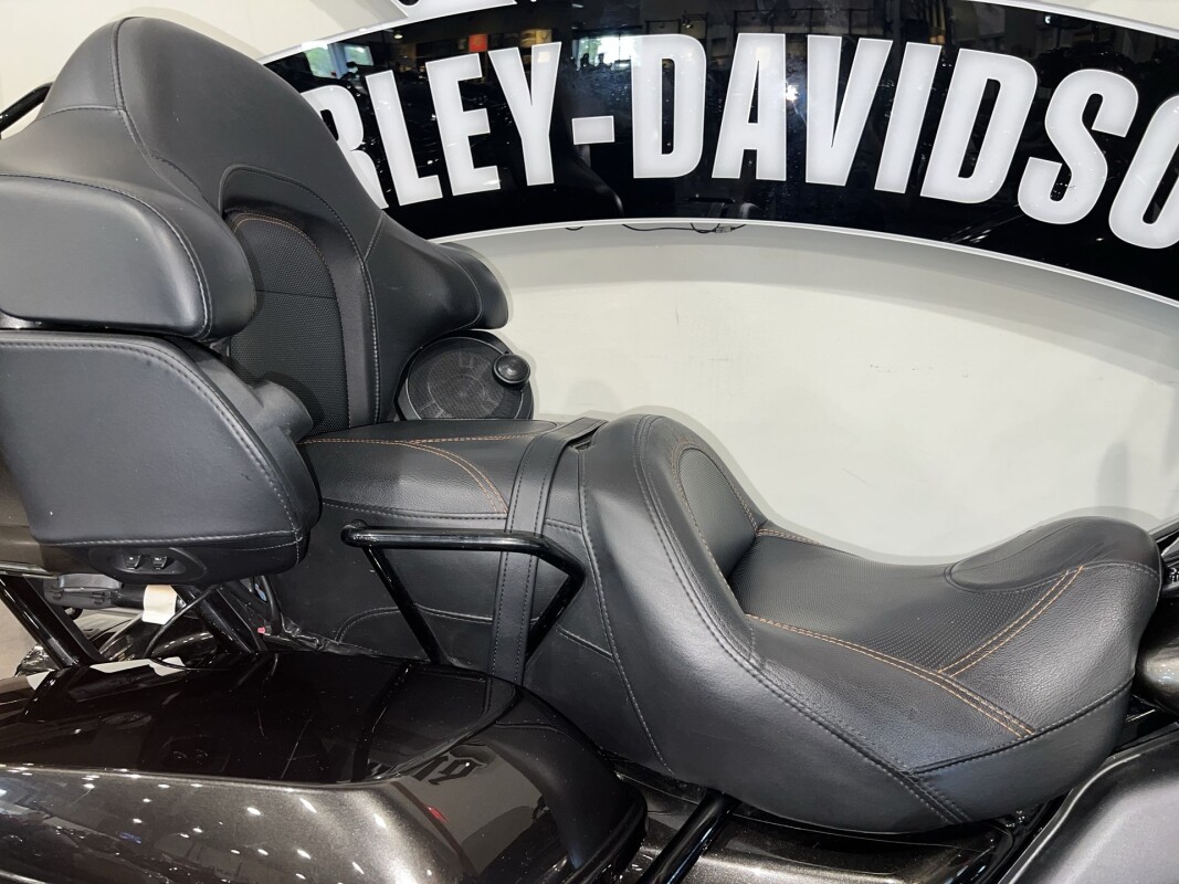 2018 Harley-Davidson CVO Limited FLHTKSE - Photo 6