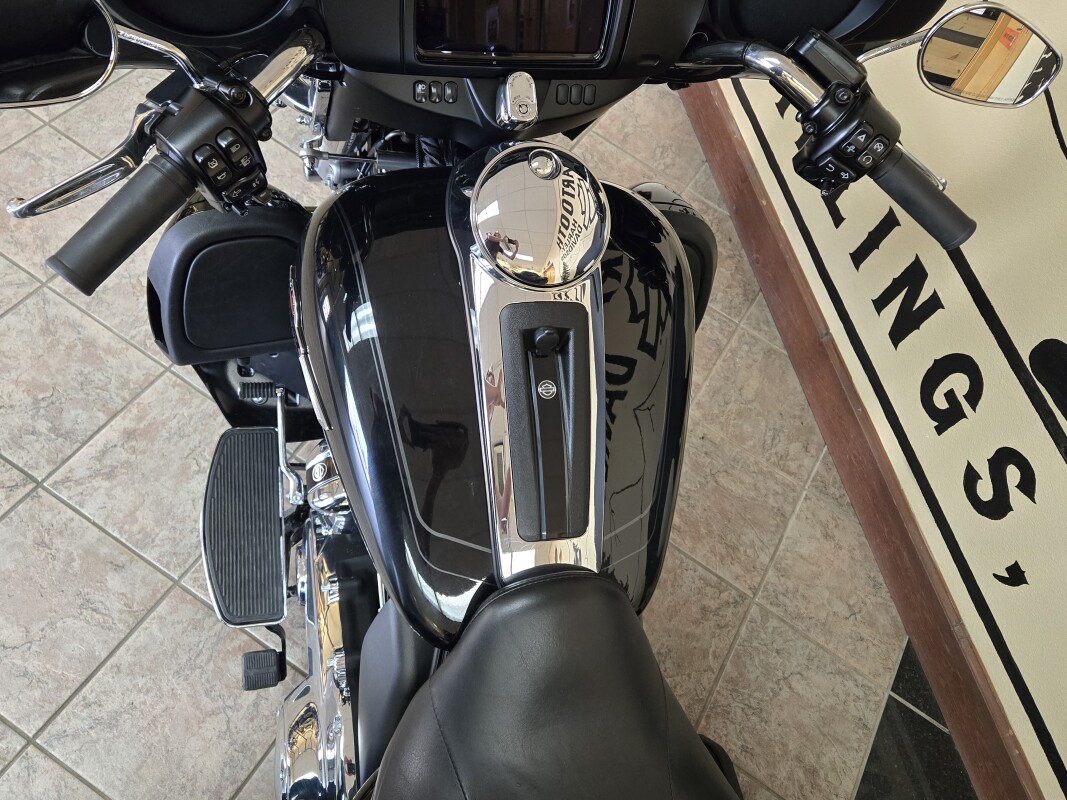 2024 Harley-Davidson Tri Glide Ultra Vivid Black - Photo 5