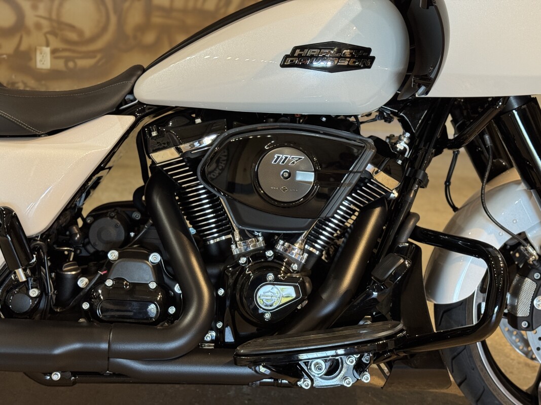 FLTRX 2025 Road Glide - Photo 7
