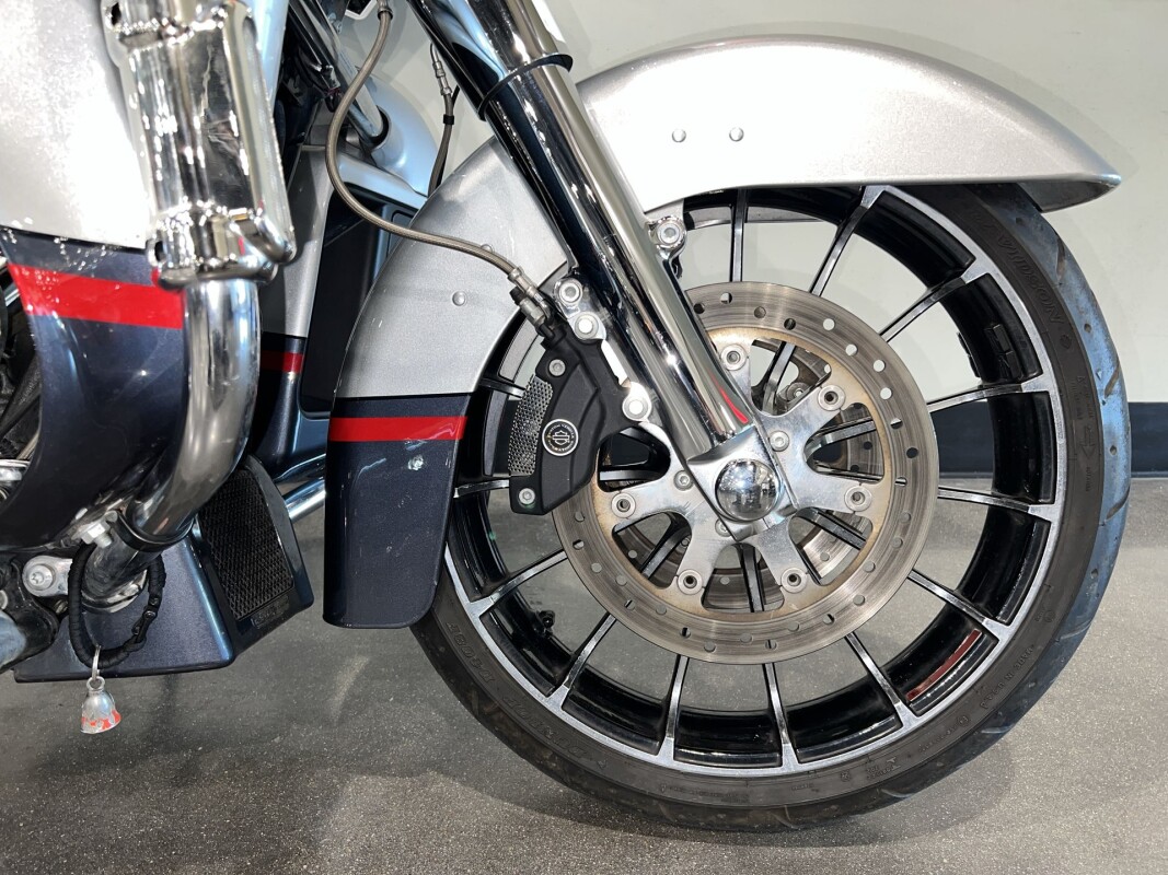 2019 Harley-Davidson CVO Street Glide FLHXSE - Photo 3