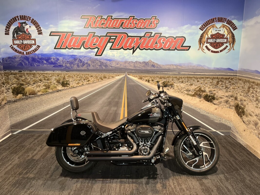 2024 Custom Harley-Davidson<sup>®</sup> Sport Glide<sup>®</sup> in Vivid Black