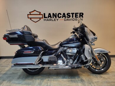 2019 Harley-Davidson<sup>®</sup> Ultra Limited Midnight Blue/Barracuda Silver FLHTK