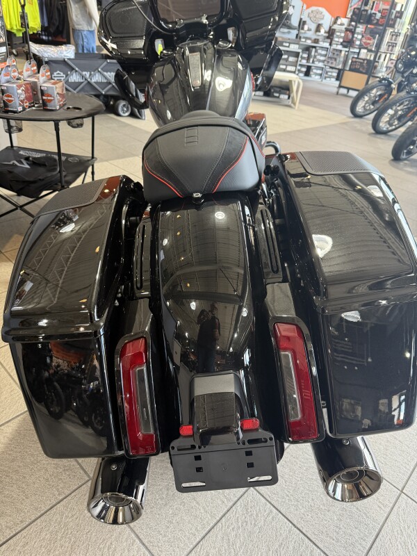 FLTRXSE 2025 CVO Road Glide - Photo 4