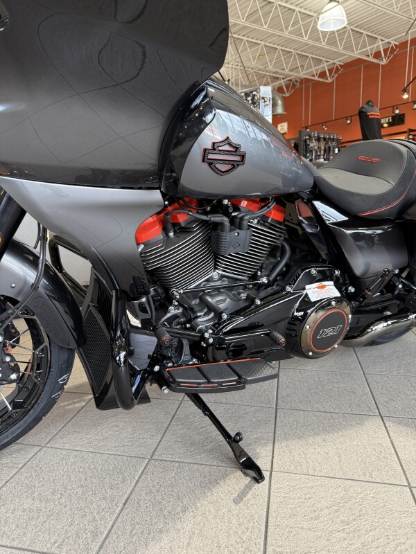 FLTRXSE 2025 CVO Road Glide - Photo 10