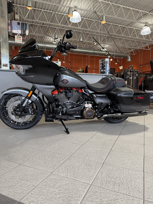 FLTRXSE 2025 CVO Road Glide - Photo 5