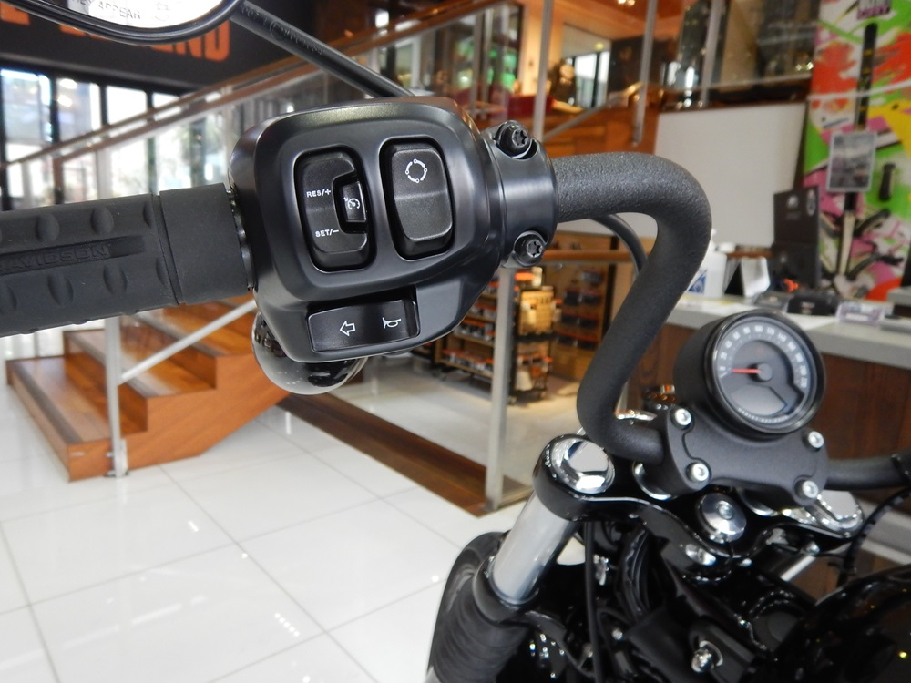 ホンバイクストンプラス　黒白　福岡取引限定　値下げ不可 a50fbk.jpg