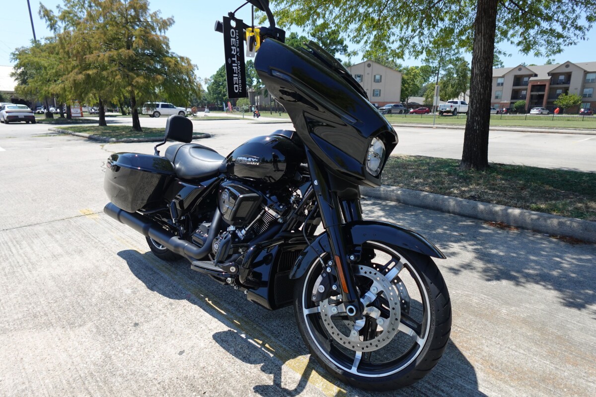 2025 Harley-Davidson Street Glide FLHX - Photo 2
