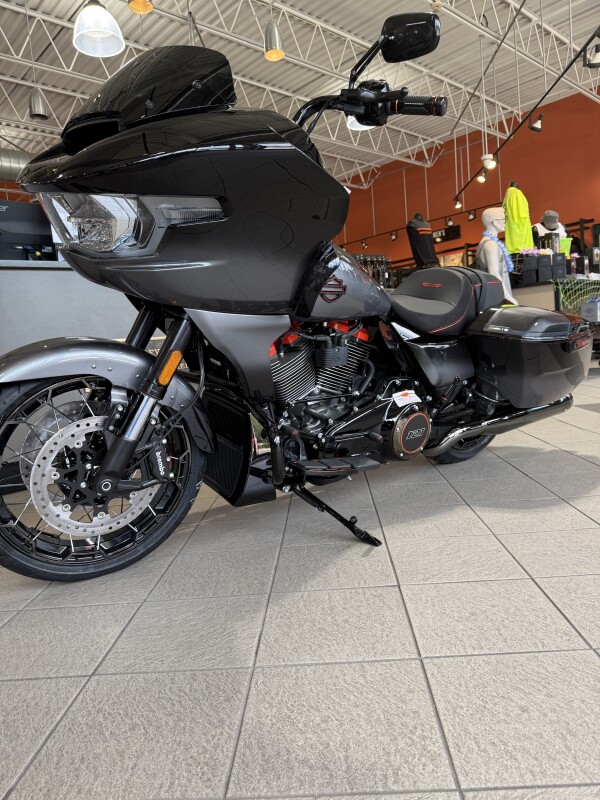 FLTRXSE 2025 CVO Road Glide - Photo 6