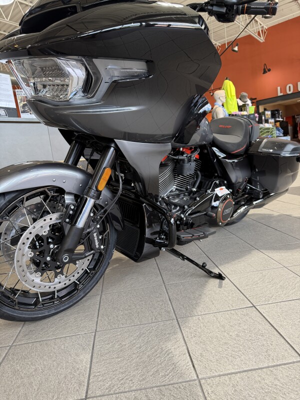 FLTRXSE 2025 CVO Road Glide - Photo 9