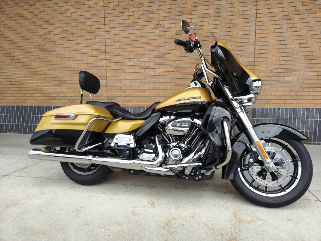 2017 Harley-Davidson Ultra Limited Two-Tone Black Hills Gold/Black Hills Quartz