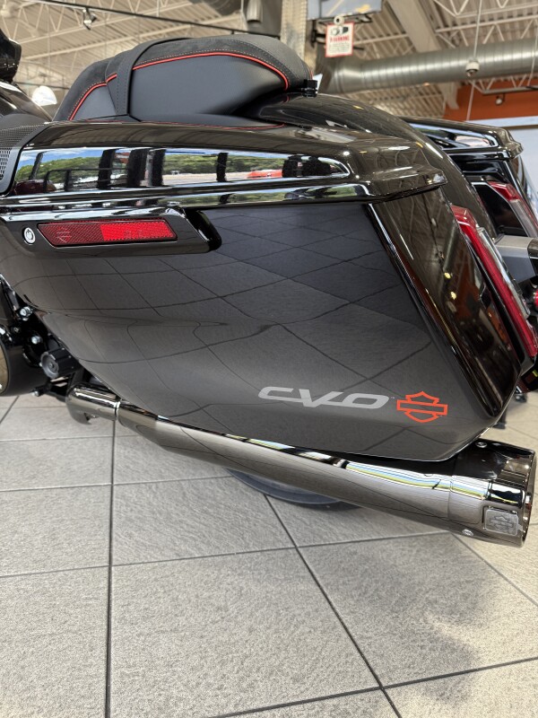 FLTRXSE 2025 CVO Road Glide - Photo 7