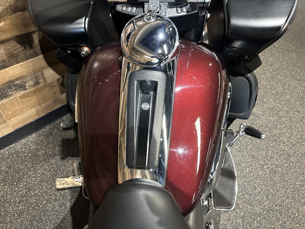 2019 Harley-Davidson Road Glide Ultra Twisted Cherry FLTRU - Photo 6