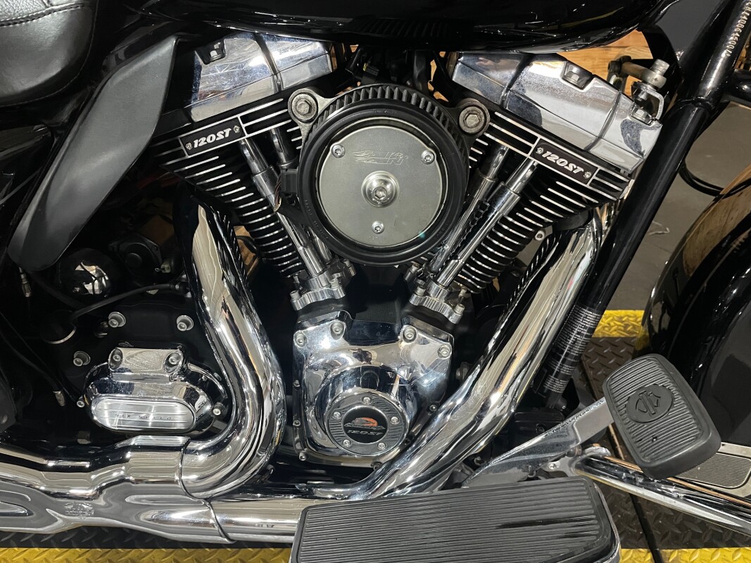 Harley-Davidson Electra Glide Ultra Limited 2013 FLHTK BLACK - Photo 2