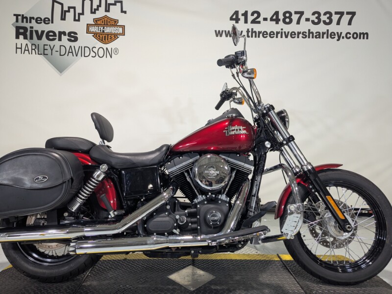 2016 Harley-Davidson® Street Bob® Velocity Red Sunglo