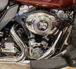 2010 Harley-Davidson® Electra Glide® Ultra Classic® Red Hot Sunglo thumb 0