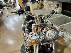 2019 FLDE - Softail Deluxe  thumb 1