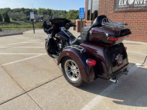 2022 Harley-Davidson® Tri Glide® Ultra MDNT CRMSON/BLK W/PS thumb 1