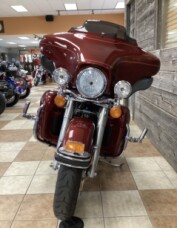 2010 Harley-Davidson® Electra Glide® Ultra Classic® Red Hot Sunglo thumb 3