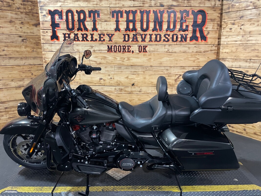 Harley-Davidson CVO Limited 2018 FLHTKSE Black Earth Fade - Photo 8