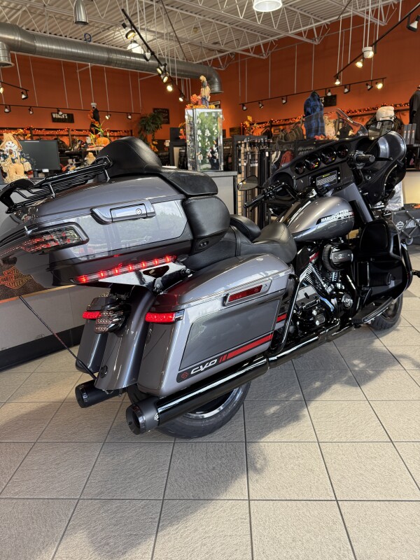 FLHTKSE 2020 CVO Limited - Photo 4