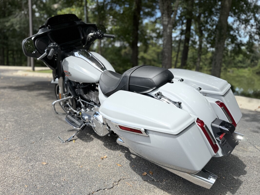 FLHX 2025 Street Glide - Photo 5