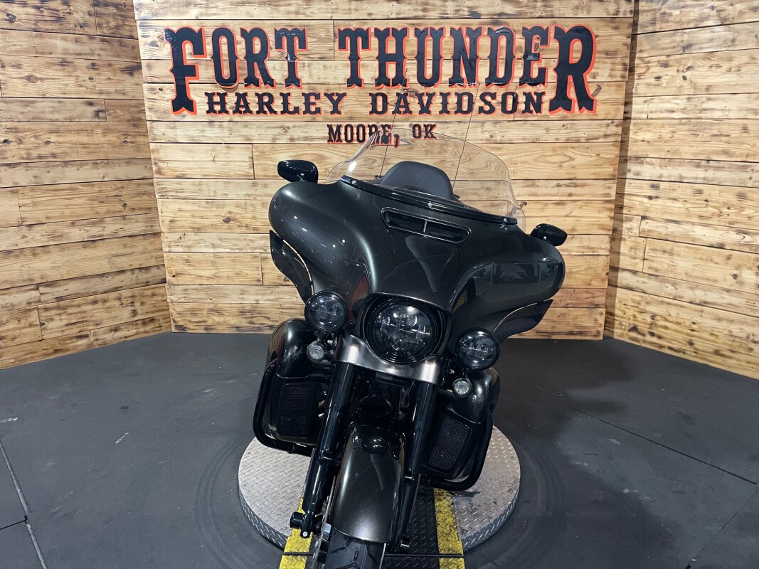 Harley-Davidson CVO Limited 2018 FLHTKSE Black Earth Fade - Photo 3