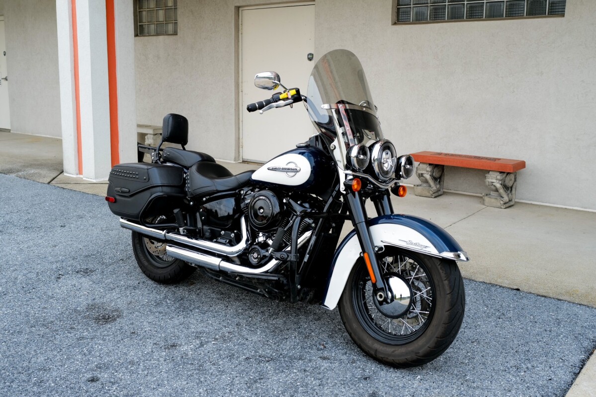 2019 Harley-Davidson Heritage Classic FLHC Billiard Blue/Billiard White - Photo 3