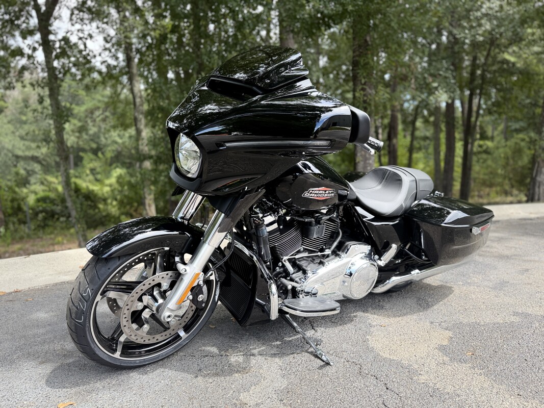 FLHX 2025 Street Glide - Photo 3