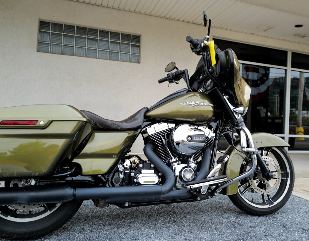 2016 Harley-Davidson Street Glide Olive Gold - Photo 3