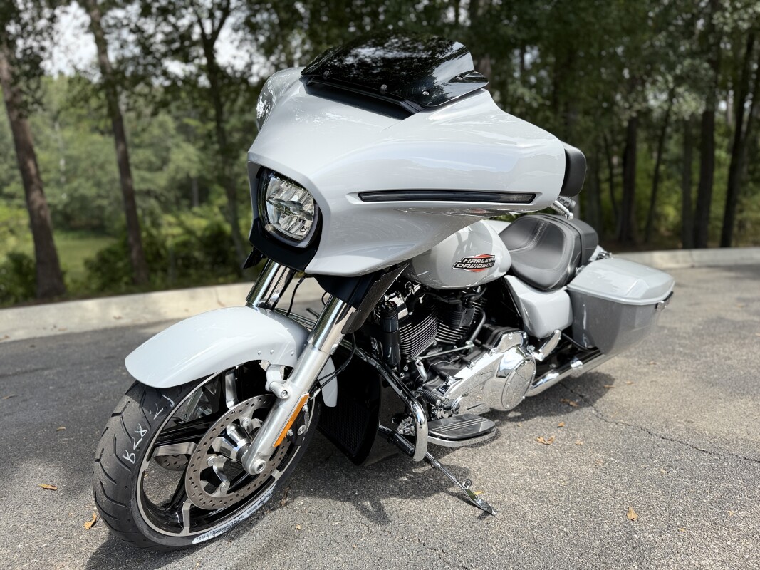 FLHX 2025 Street Glide - Photo 3