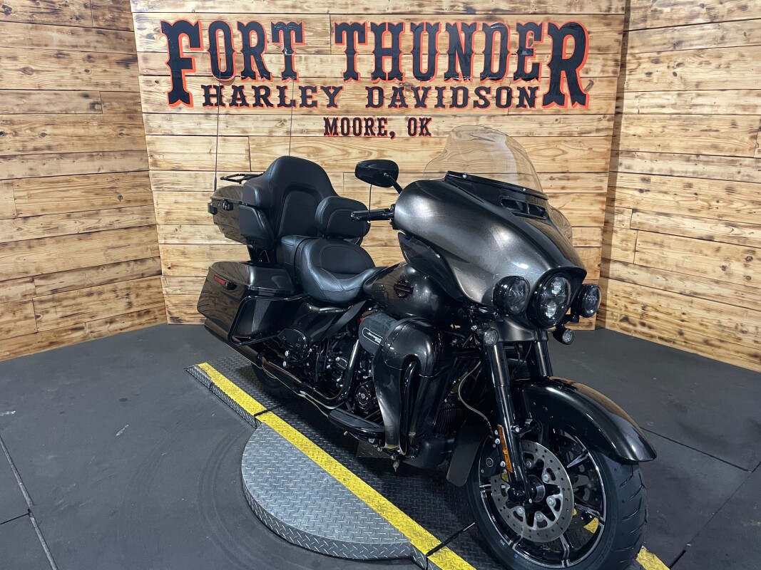 Harley-Davidson CVO Limited 2018 FLHTKSE Black Earth Fade - Photo 4
