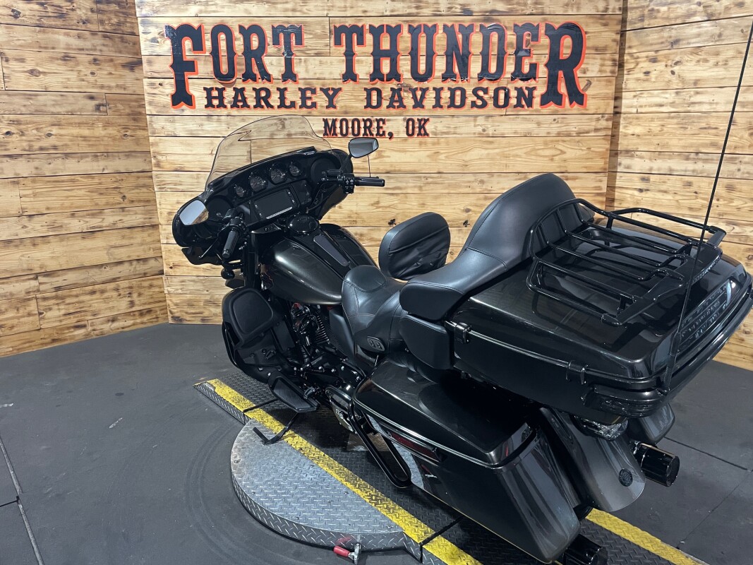 Harley-Davidson CVO Limited 2018 FLHTKSE Black Earth Fade - Photo 10