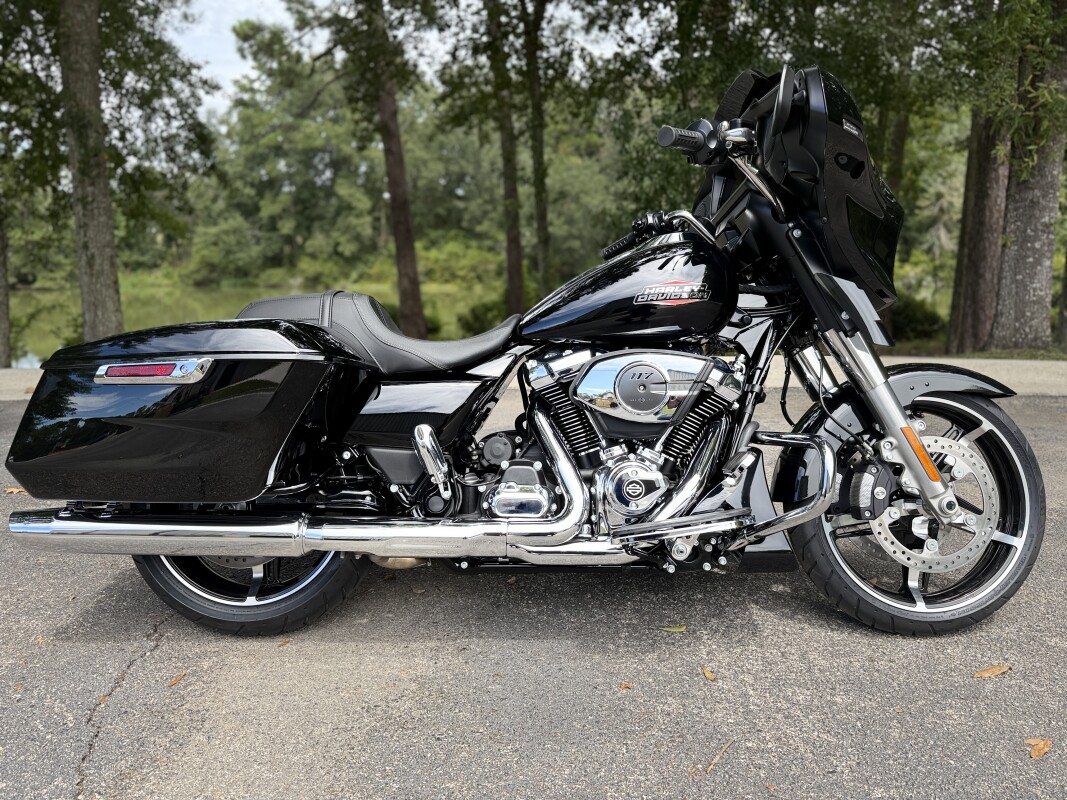FLHX 2025 Street Glide - Photo 9