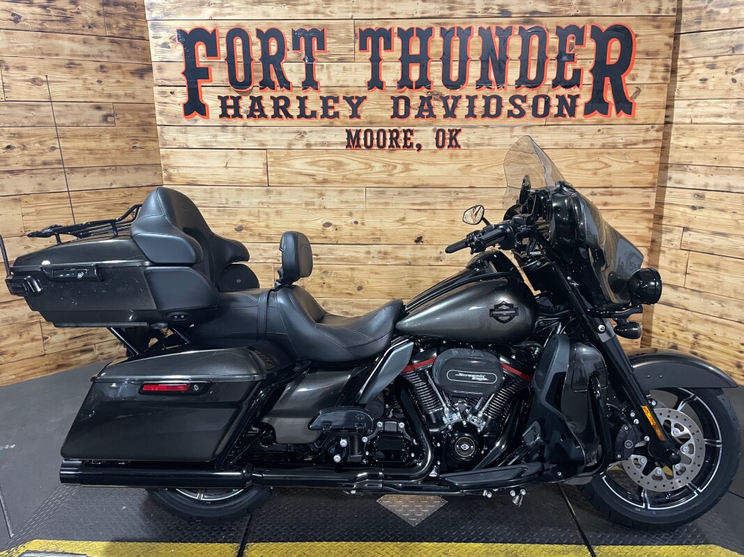 Harley-Davidson CVO Limited 2018 FLHTKSE Black Earth Fade