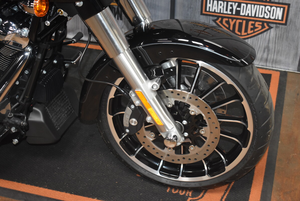 FLTRT 2023 Road Glide 3 - Photo 10