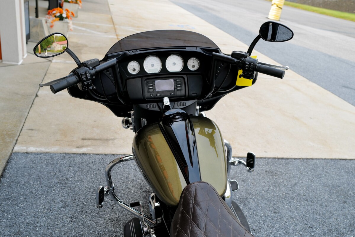 2016 Harley-Davidson Street Glide Olive Gold - Photo 5