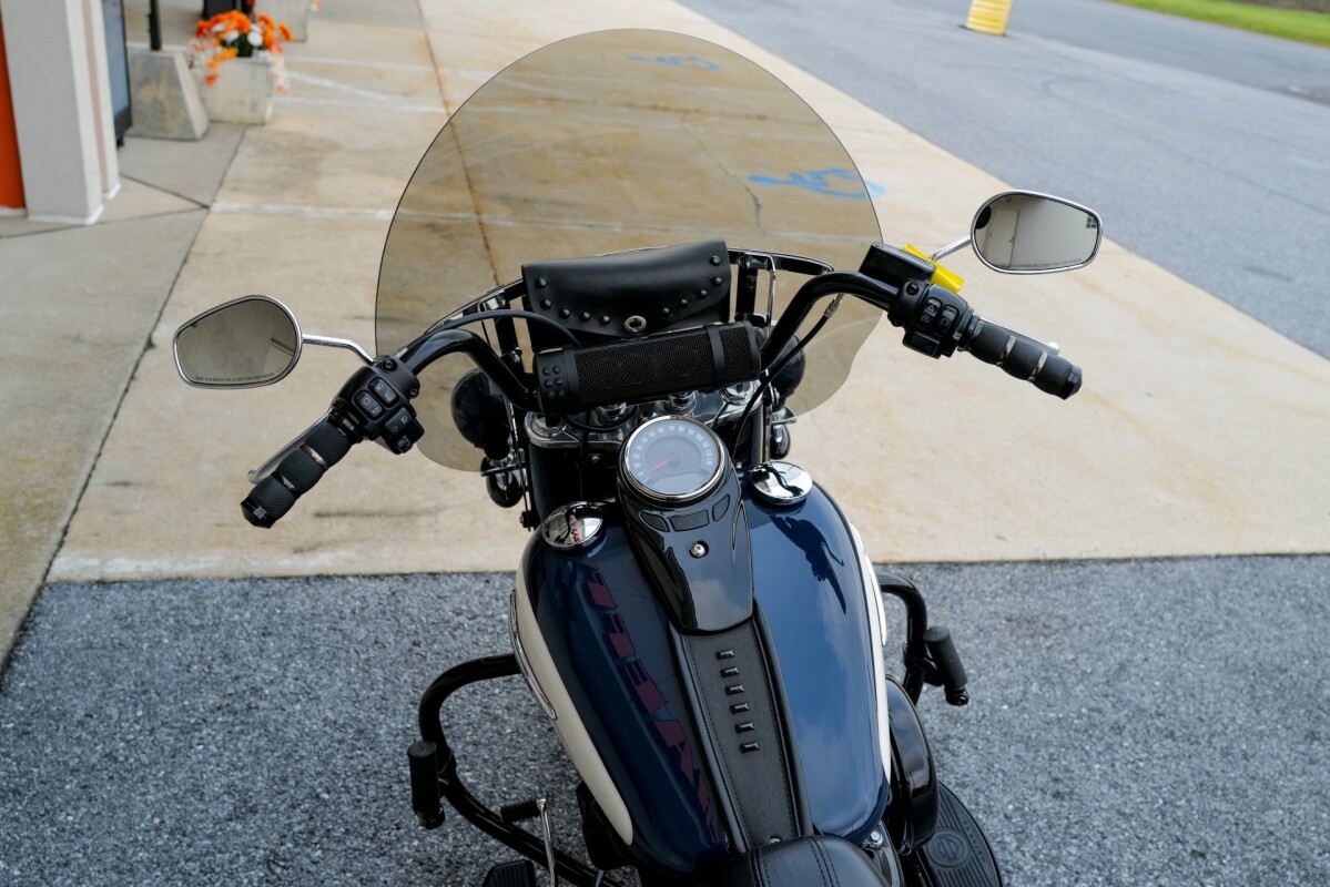 2019 Harley-Davidson Heritage Classic FLHC Billiard Blue/Billiard White - Photo 2