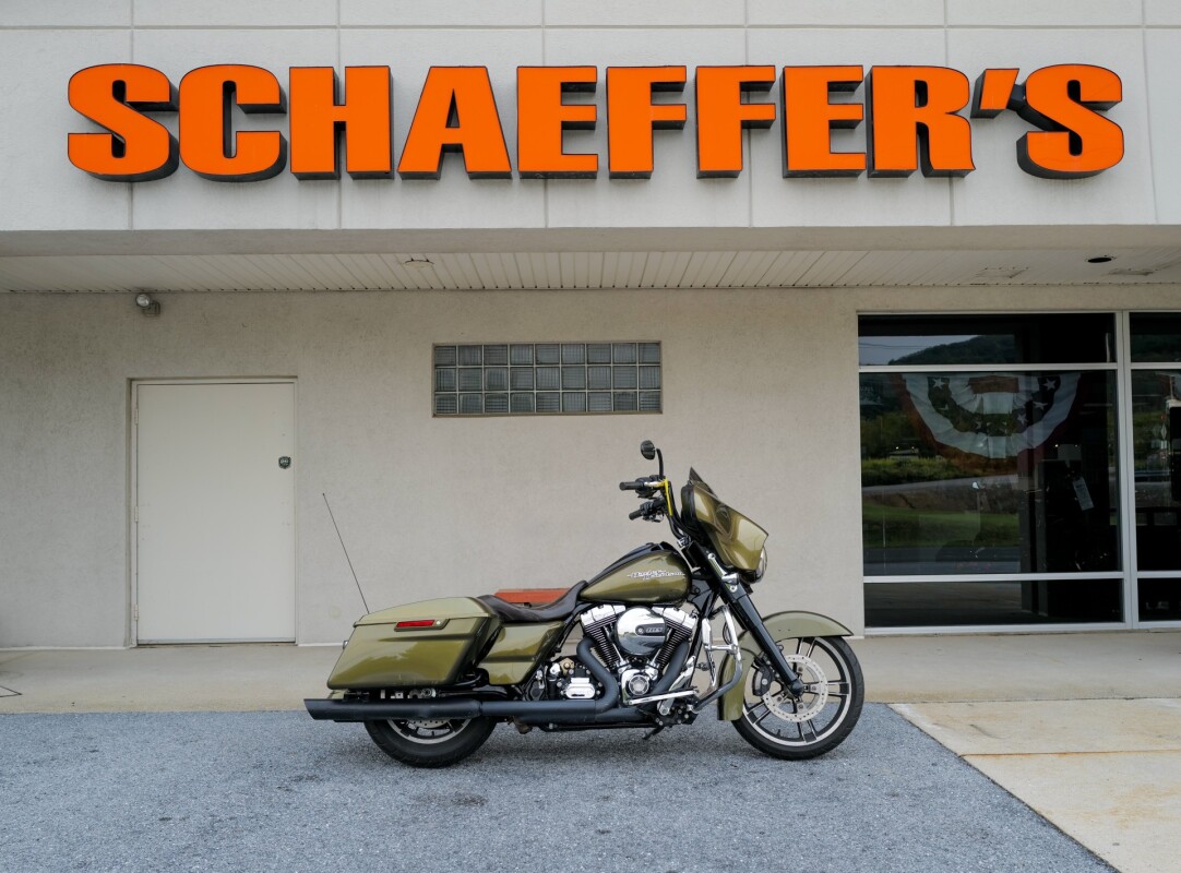 2016 Harley-Davidson Street Glide Olive Gold