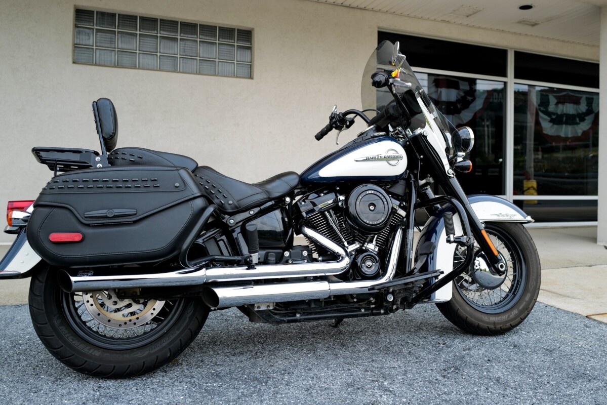 2019 Harley-Davidson Heritage Classic FLHC Billiard Blue/Billiard White - Photo 4