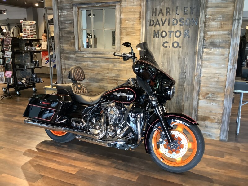 Harley-Davidson® Street Glide® 2013 FLHX U855-13 Vivid Black