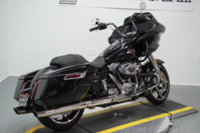 2024 Harley-Davidson® Road Glide® Vivid Black thumb 2