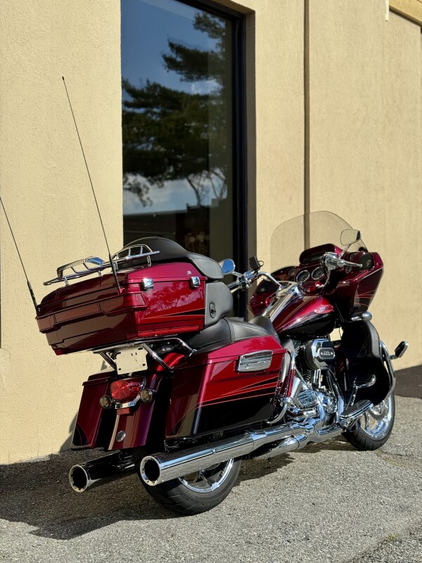2011 Harley-Davidson CVO Road Glide Ultra FLTRUSE - Photo 4