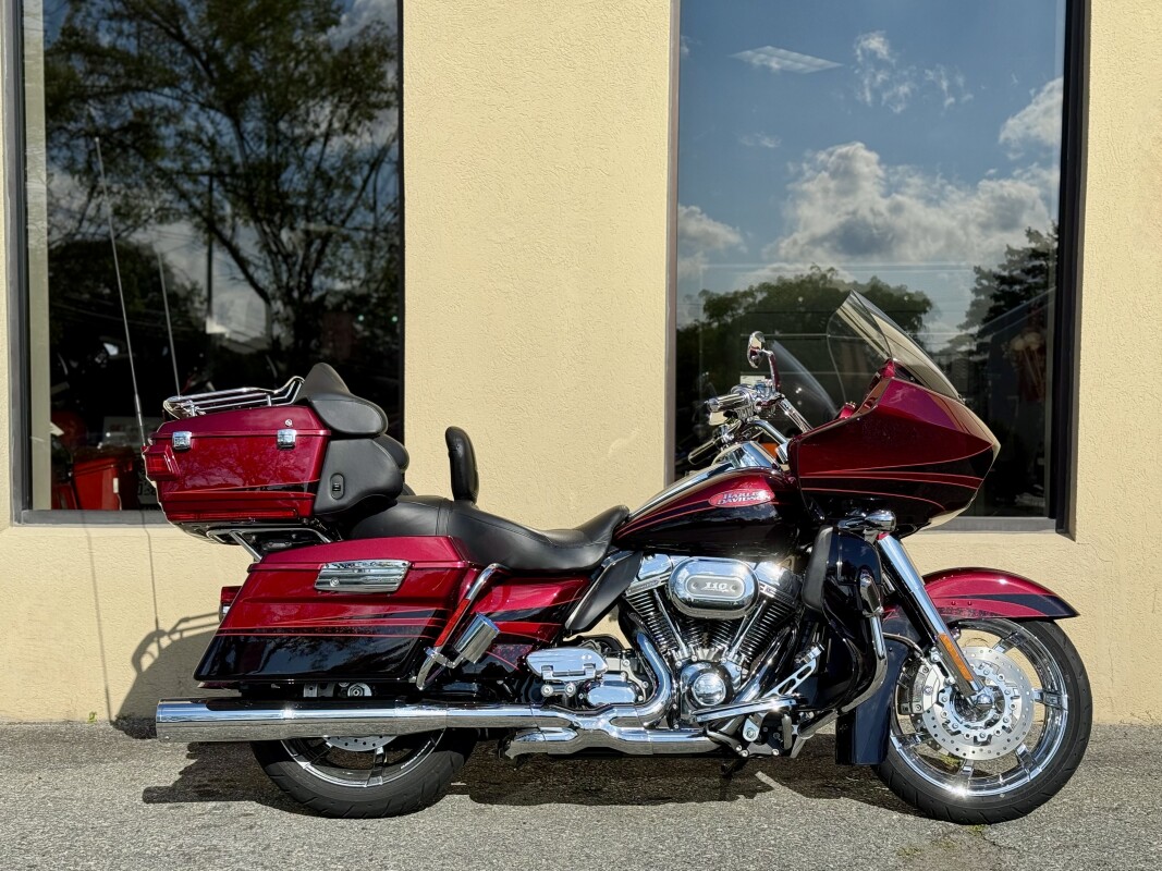 2011 Harley-Davidson CVO Road Glide Ultra FLTRUSE - Photo 2