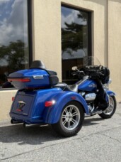 2024 Harley-Davidson® Tri Glide® Ultra FLHTCUTG thumb 1