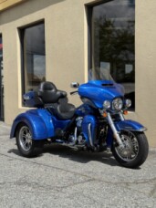 2024 Harley-Davidson® Tri Glide® Ultra FLHTCUTG thumb 2