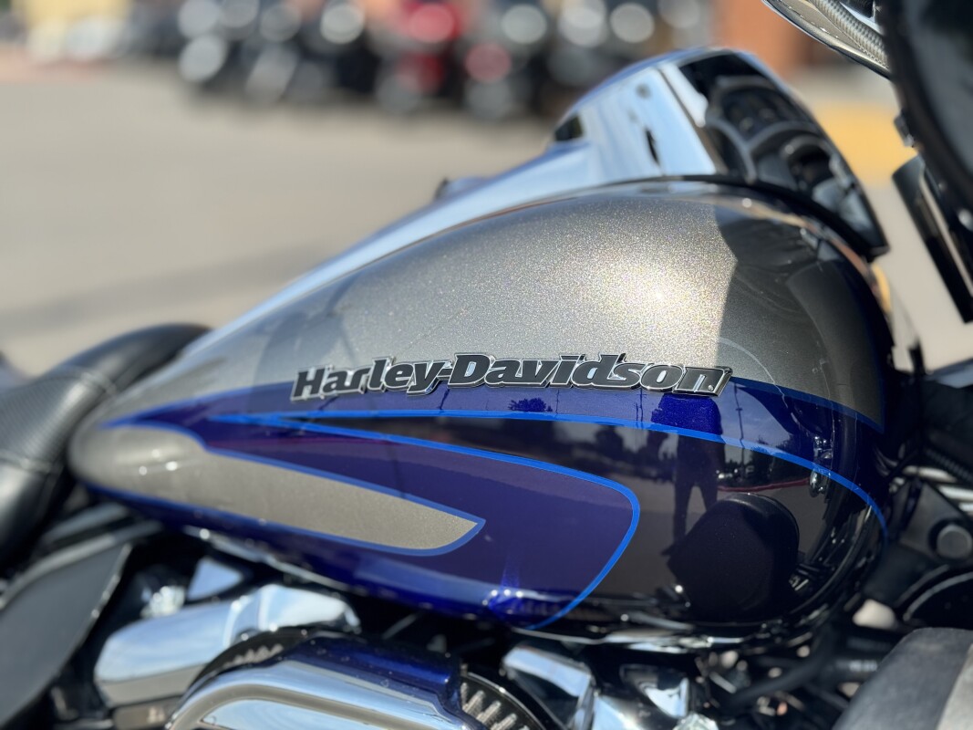 2017 Harley-Davidson CVO Limited FLHTKSE PAL SLV/PTM BLU 950310 - Photo 10